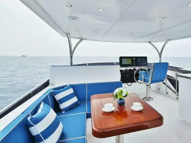 Johnson Flybridge Motor Yacht