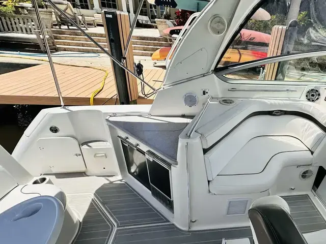 Rinker Express Cruiser 350