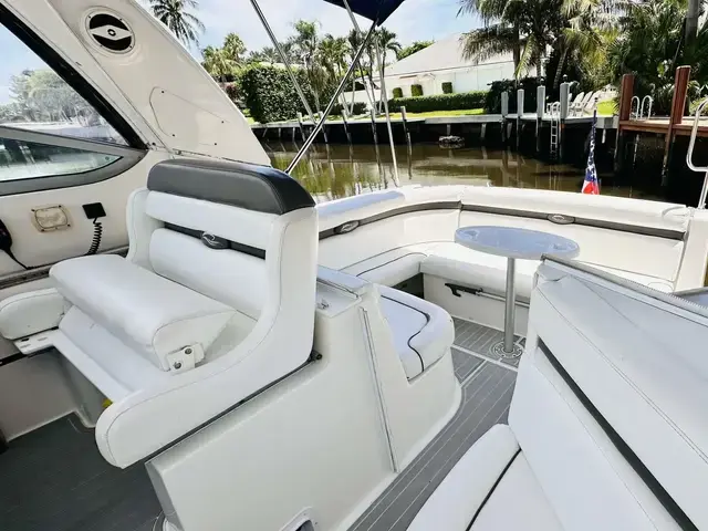 Rinker Express Cruiser 350