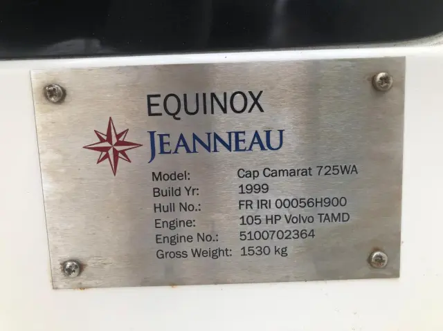 1999 Jeanneau cap camarat 725