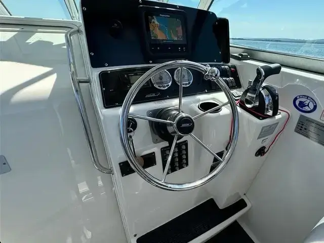 Boston Whaler 26 Conquest