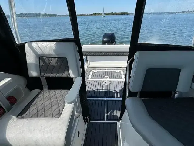 Boston Whaler 26 Conquest