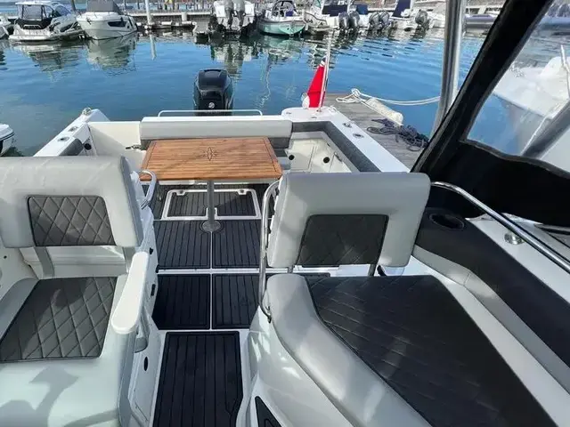 Boston Whaler 26 Conquest