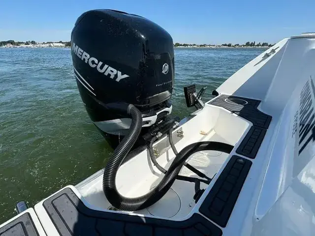 Boston Whaler 26 Conquest