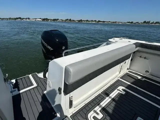 Boston Whaler 26 Conquest