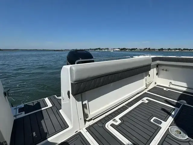 Boston Whaler 26 Conquest