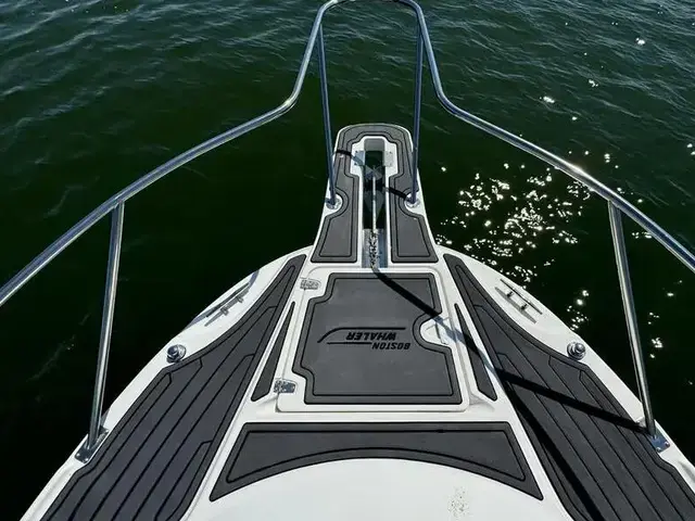 Boston Whaler 26 Conquest