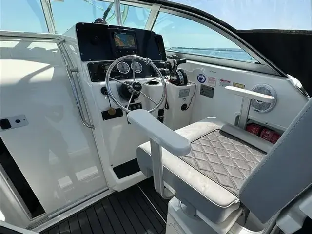 Boston Whaler 26 Conquest