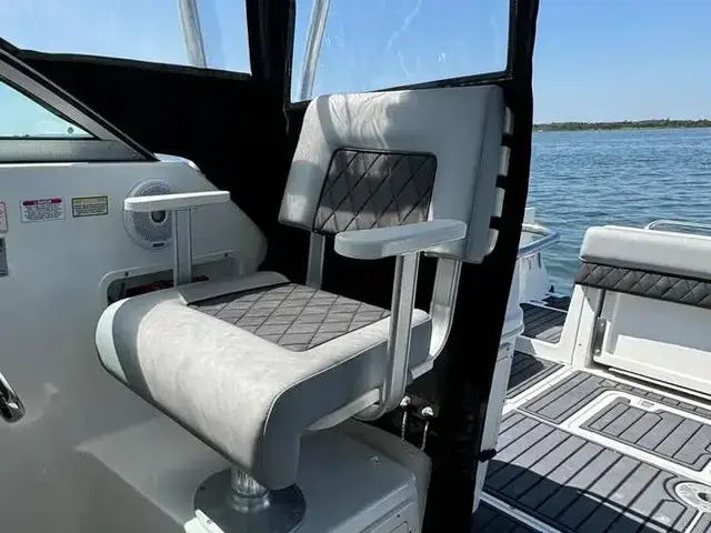 Boston Whaler 26 Conquest