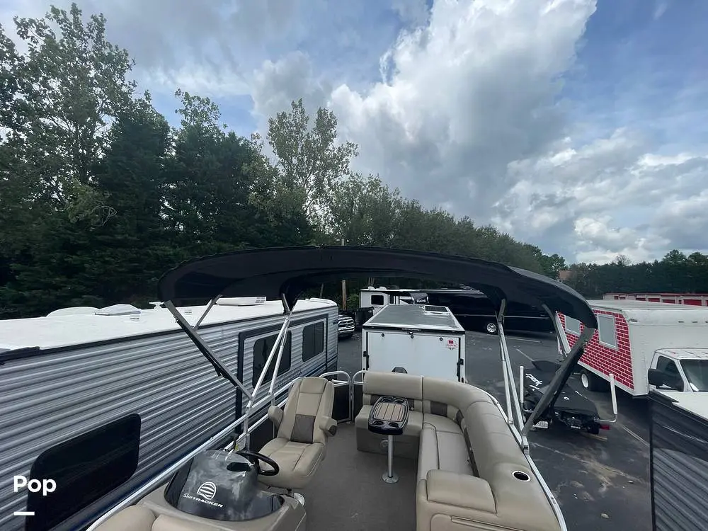 2021 Tracker party barge 20 dlx