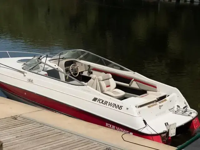 Four Winns 215 Sundowner Cuddy Cabin-Cruiser