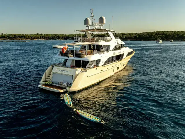 Benetti Classic 121