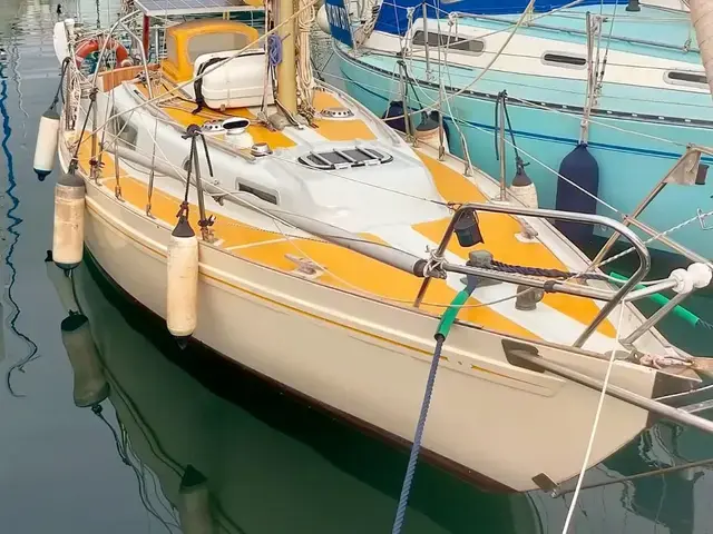 Cutlass 27