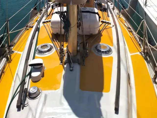 Cutlass 27