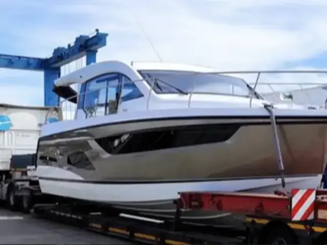 Sealine C390