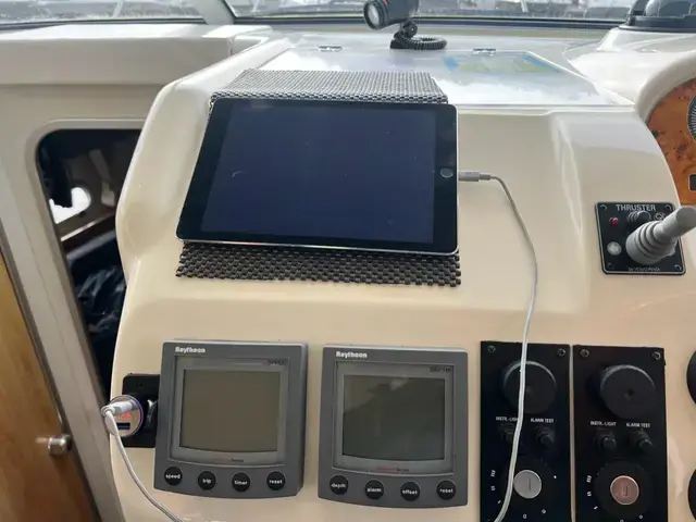 Sealine F33