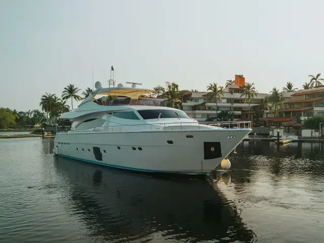 Ferretti Yachts 881