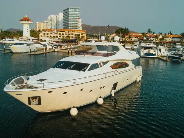 Ferretti Yachts 881