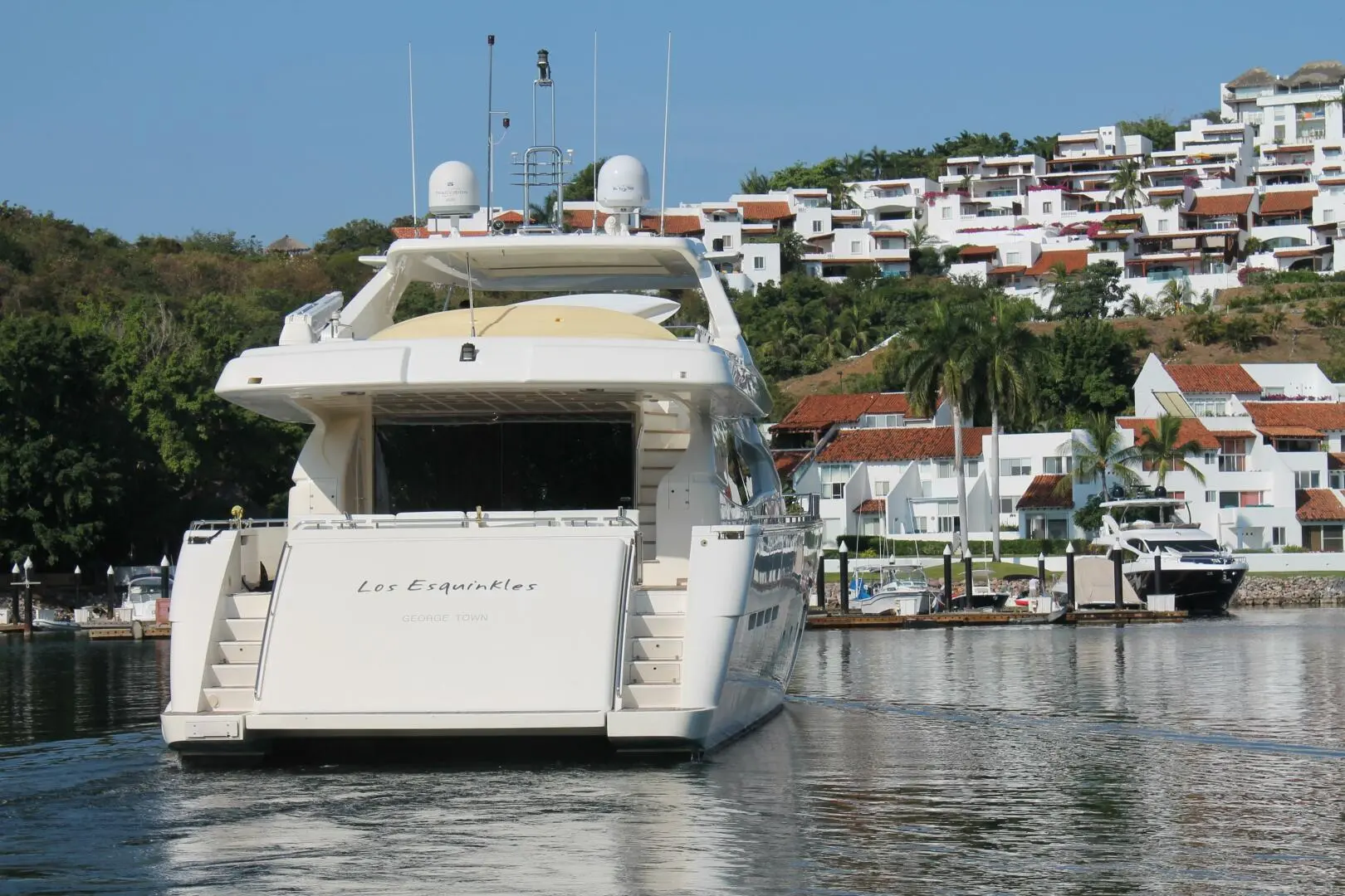 2007 Ferretti 881