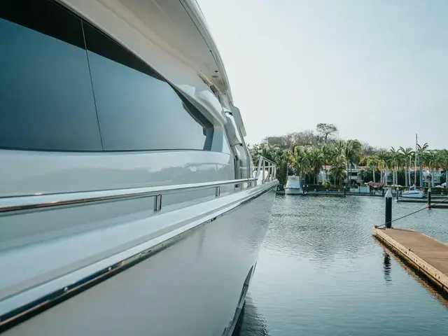 Ferretti Yachts 881