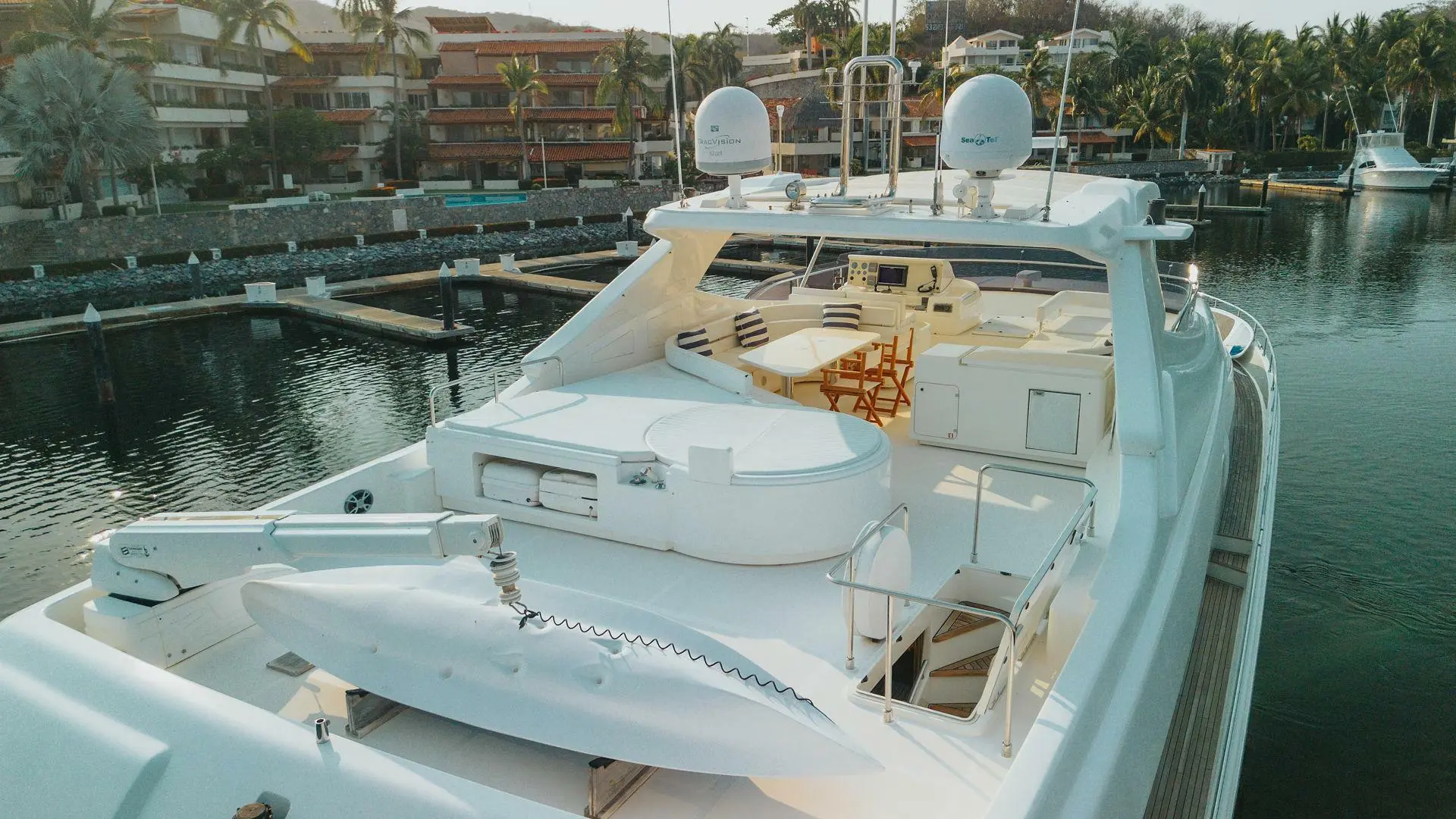 2007 Ferretti 881