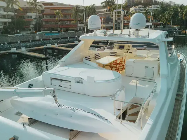 Ferretti Yachts 881