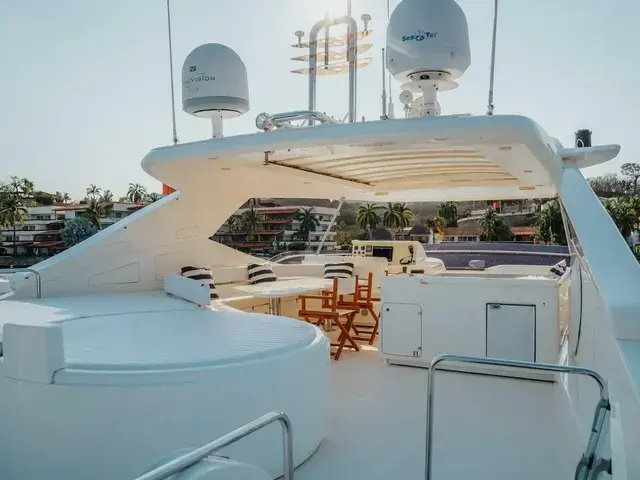 Ferretti Yachts 881