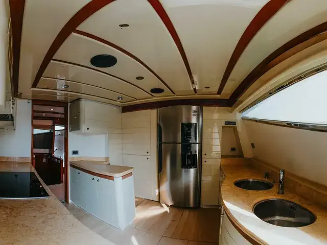 Ferretti Yachts 881