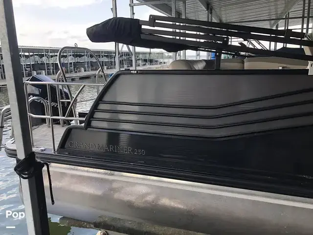 Harris Boats Grand Mariner 250