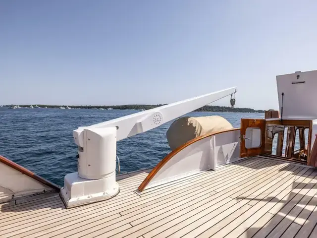 Feadship Classic Canoe Stern