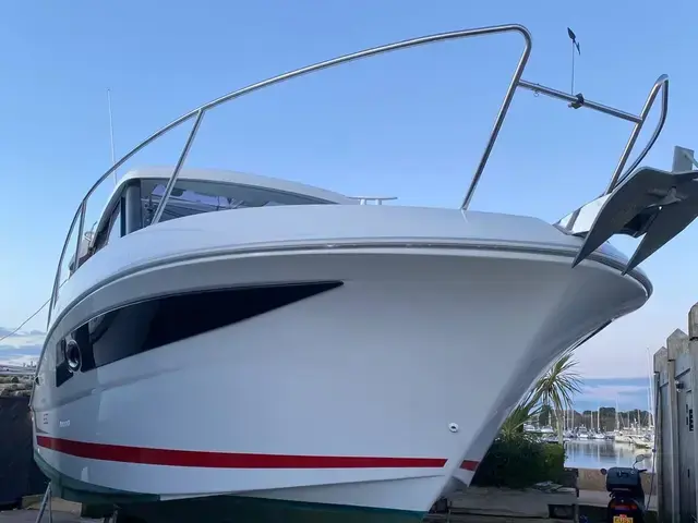 Beneteau Antares 8.80 OB