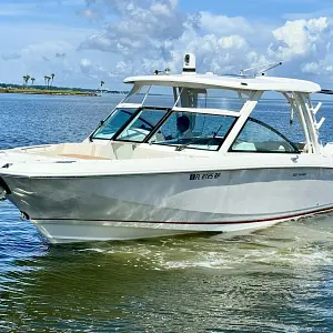 2018 Boston Whaler 320 Vantage