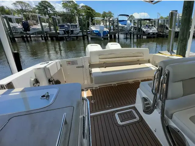 Boston Whaler 320 Vantage