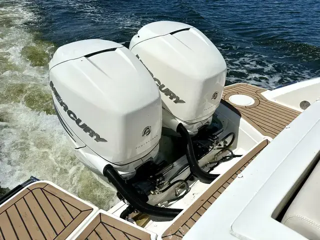 Boston Whaler 320 Vantage