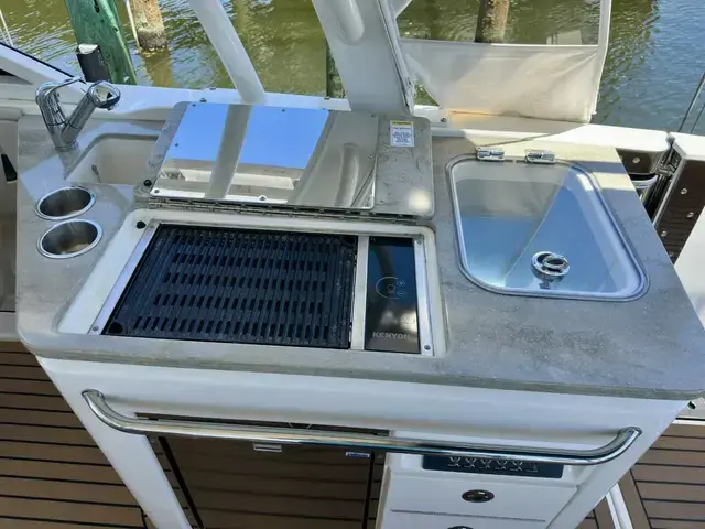 Boston Whaler 320 Vantage