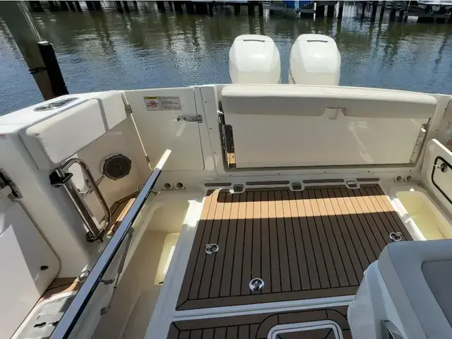 Boston Whaler 320 Vantage