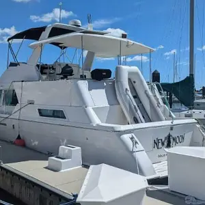 1996 Hatteras 42 Cockpit Motoryacht