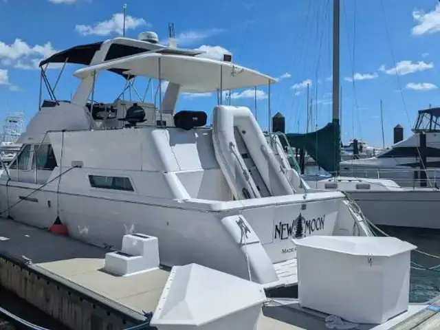 Hatteras 42 Cockpit Motoryacht