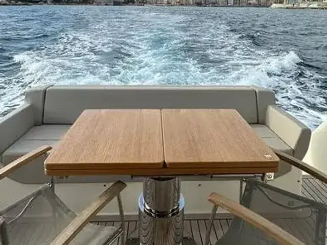 Ferretti Yachts 500