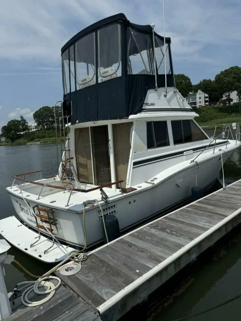 1990 Trojan 32 sedan cruiser