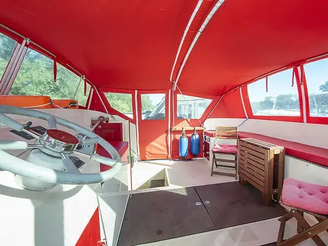 Bluewater 60'10" x 12' 05" Enclosed Bow Wide Beam