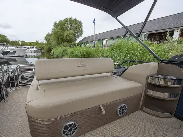 Regency Pontoon Boats 250 LE3 Sport