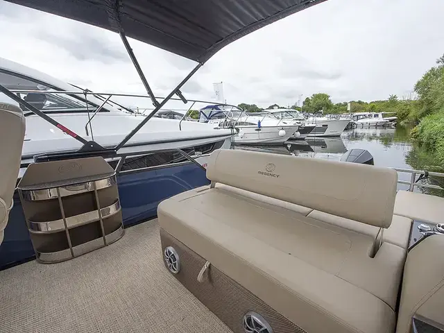 Regency Pontoon Boats 250 LE3 Sport