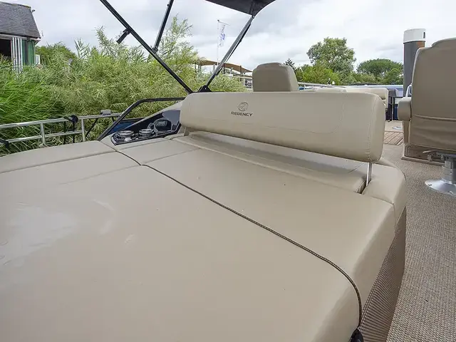 Regency Pontoon Boats 250 LE3 Sport