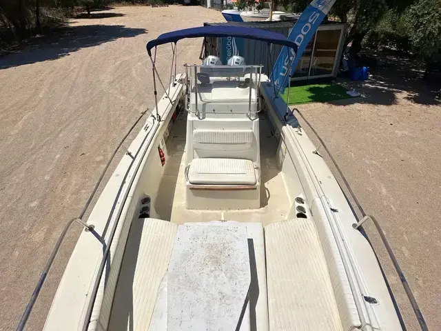 Boston Whaler 26 Outrage