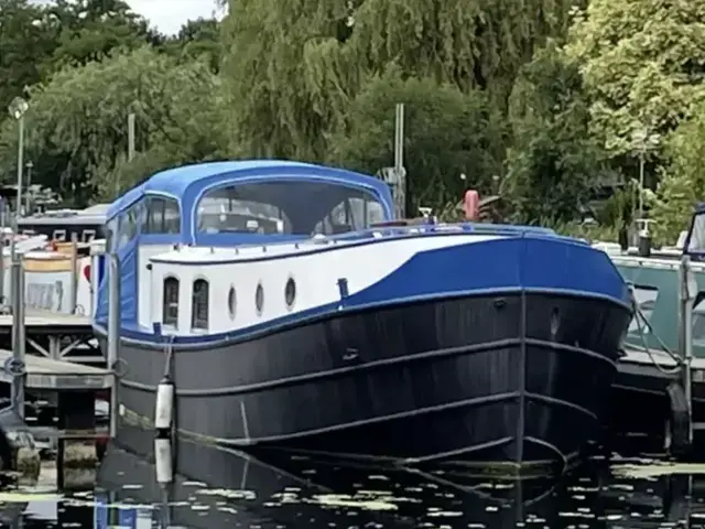 Branson Dutch barge