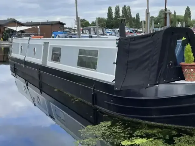 Trent Valley Narrowboat