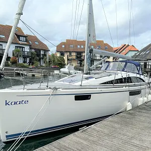 2018 Bavaria Vision 42 Blue Edition