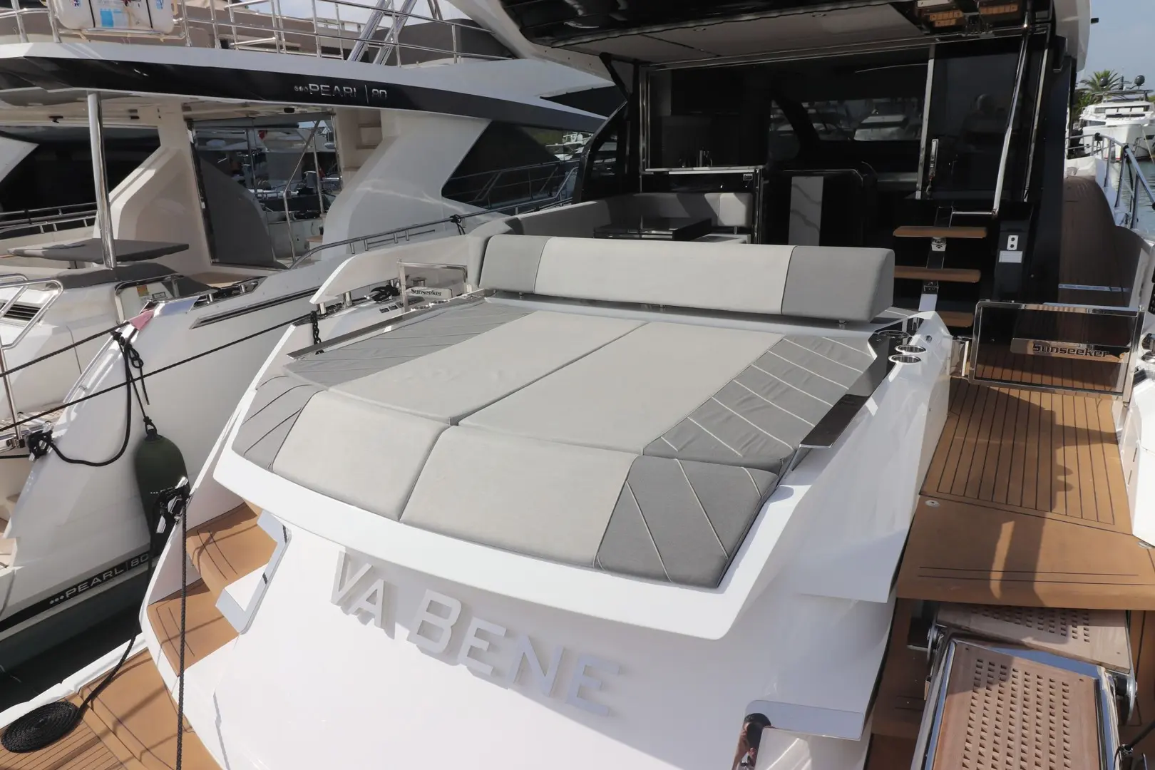 2022 Sunseeker 65 sport yacht