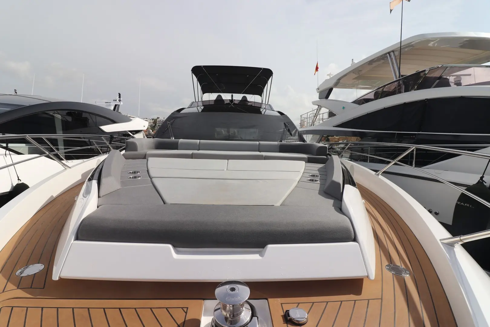 2022 Sunseeker 65 sport yacht